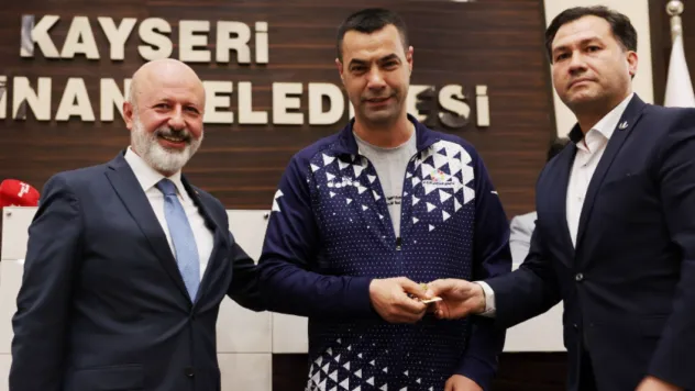 Kocasinan'dan Şampiyon Sporculara Altın Ödülü