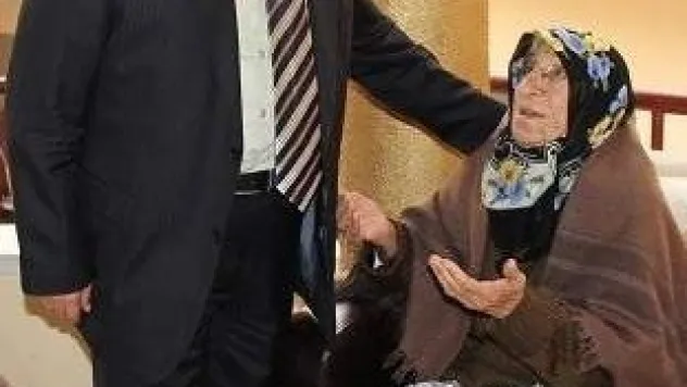 Kocasinan Kaymakamı Ali Candan'dan Huzurevine Ziyaret