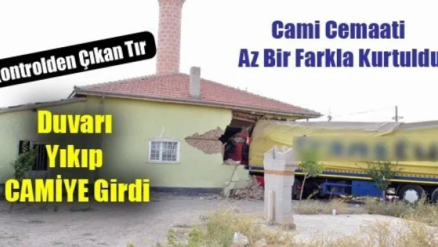Kontrolden Çıkan Tır, Camiye Girdi, Cemaat Ucuz Kurtuldu