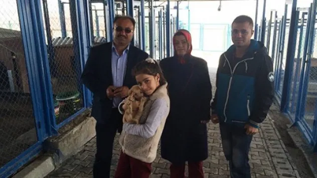 Köpek barınma evine ziyaretler devam ediyor