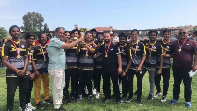 Kriket Türkiye Şampiyonu Uluslararası Ömer Halisdemir Anadolu İmam Hatip Lisesi oldu