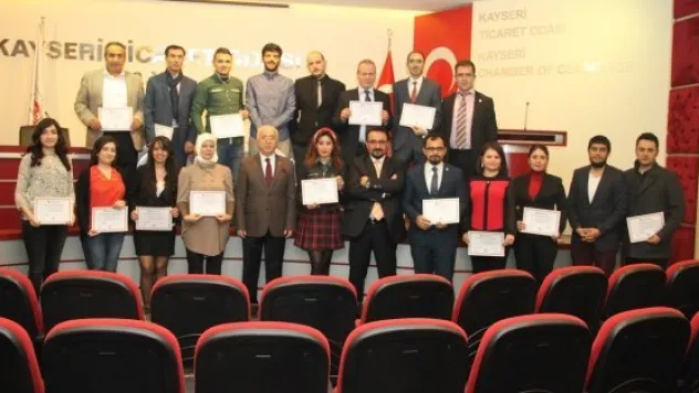 KTO'da düzenlenen dış ticaret eğitiminin kursiyerleri törenle sertifikalarını aldı