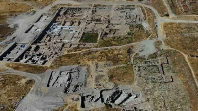 Kültepe'de Sır Perdesi Aralanıyor: Sarayların Gölgesinde Yaşamış Evler Gün Yüzüne Çıktı