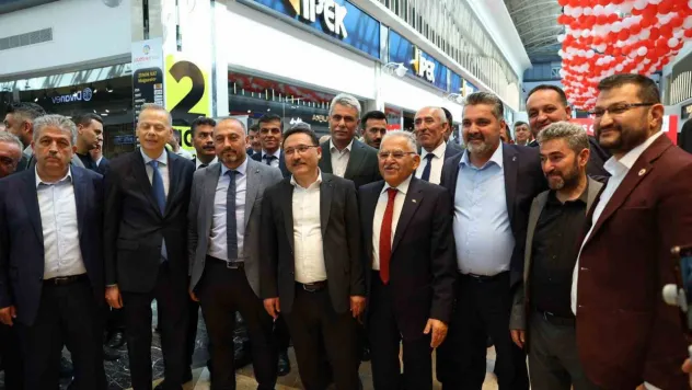 KumsMall'da 'Mobilyada Moda Show' başladı