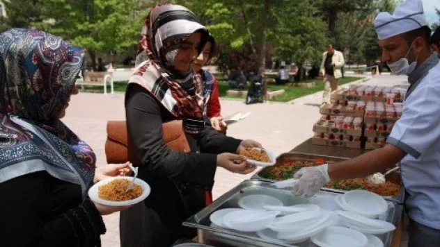 Kutlu Doğum Yemeğine Büyük İlgi