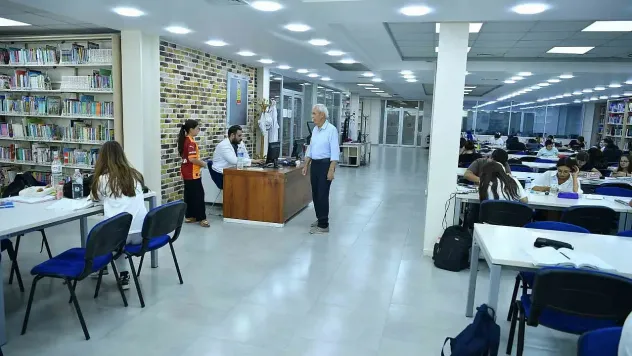 Kütüphane kapanış saatleri uzatılıyor: Vali Çiçek talebe yanıt verdi