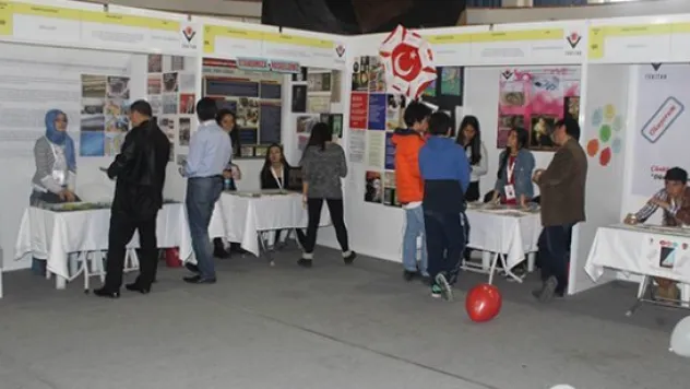 Liseli öğrenciler projelerini görücüye çıkardı