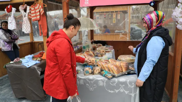 Maharetli Eller Pazarı Kasımda Yine Dolup Taştı