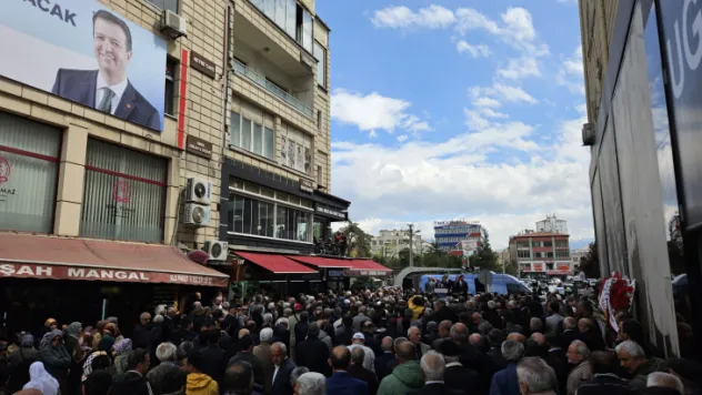Mahmut Arıkan'ın seçim ofisi açılışı mini miting havasında