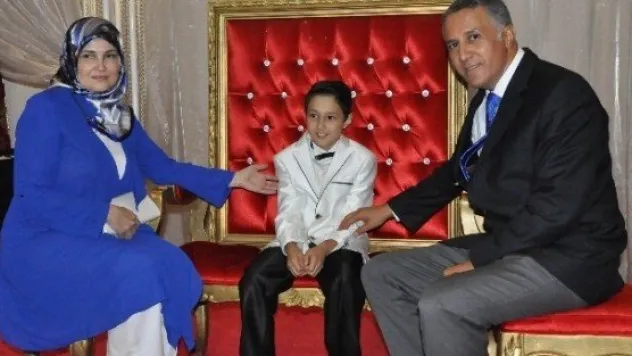 Mahmut Şahin'nin Oğlu Uygur Şahin Erkekliğe İlk Adamı Attı 