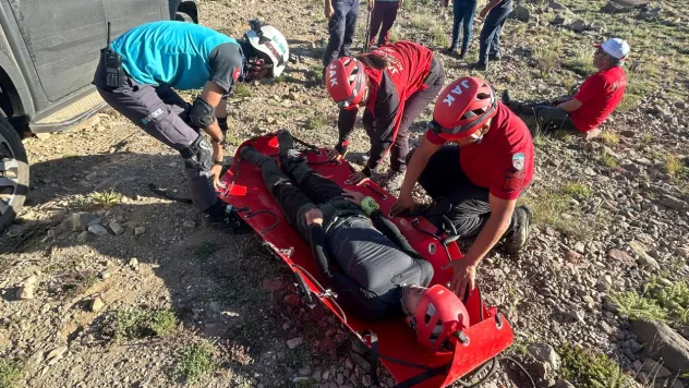 Mahsur kalan dağcıların tahliye çalışmalarına başlandı
