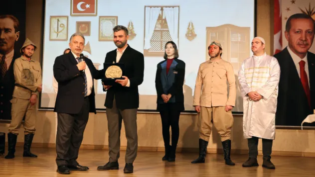 Mehmet Akif, Tiyatro ile Anıldı