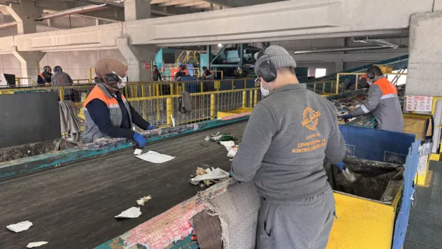 Melikgazi Belediyesi Geri Dönüşüm Tesisi'nde 25 ton atık ekonomiye kazandırılıyor