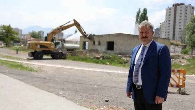 Melikgazi'de 600' e yakın metruk yapı yıkıldı