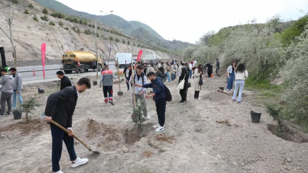 Melikgazi'de Bahar Coşkusu: Öğrencilerle Birlikte Yeşillendirme Seferberliği
