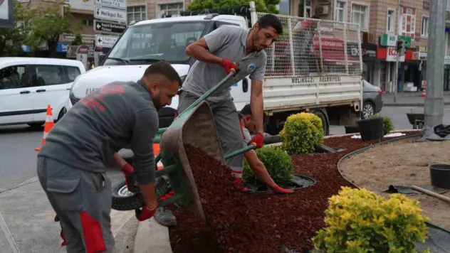 Melikgazi'de kavşaklar güzelleşiyor