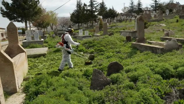 Mezarlıklar bayrama ziyaretine hazır