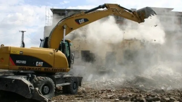  Metruk Binalar Yıkılıyor