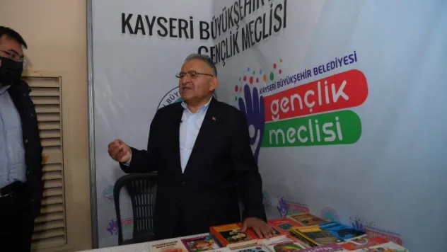 Memduh Başkan, Kitap Fuarında şiir okudu