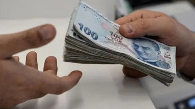 Memur emeklisi yıllık bin 600 lira alacak