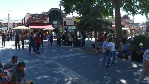 Meydanda bayram yoğunluğu