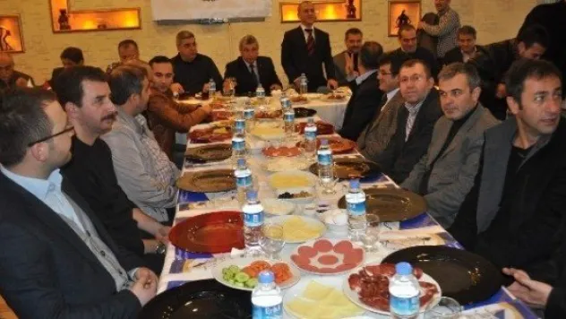 Mhp Büyükşehir Belediye Başkan Adayı Mesander Üyeleri İle Biraraya Geldi 