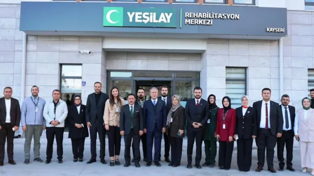 Milletvekili Akar ve Böhürler'den Yeşilay Rehabilitasyon Merkezi'ne ziyaret