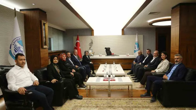 Milli Savunma Komisyonu Başkanı Akar ve Milletvekili Böhürler'den Büyükkılıç'a gecikmiş tebrik ziyareti