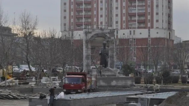 Mimarsinan Heykelinin Yeri Değiştirildi 