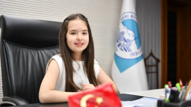 Minik Öğrenciler 23 Nisan Başkanlık Koltuğuna Oturdu