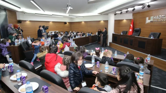 Minik öğrencilerden Başkan Özdoğan'a anlamlı ziyaret