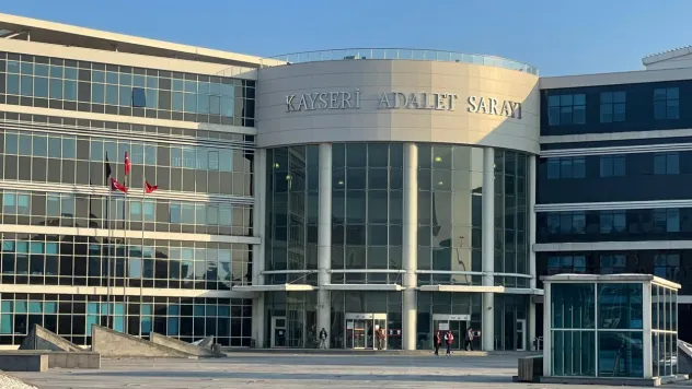 Motosiklet sürücüsünün yaralandığı bıçaklı kavganın ilk duruşması görüldü