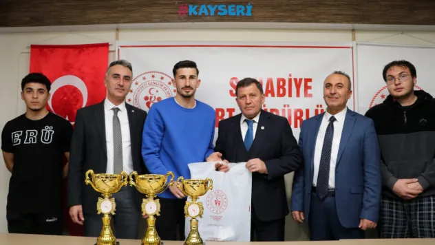 Müdür Kabakcı, 'Gençlerimizin yanında ve hizmetindeyiz'