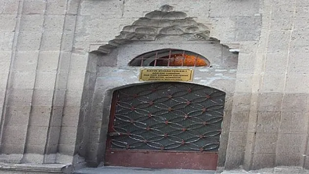 Müftülükten 'hurafeye' tabelalı uyarı