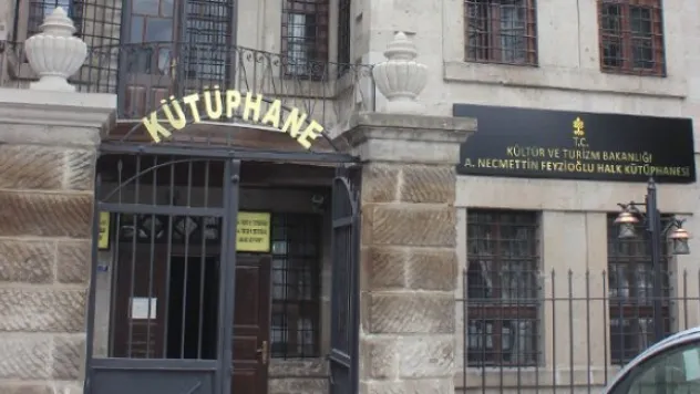 Necmettin Feyzioğlu Halk Kütüphanesi 23 yıldır dimdik ayakta