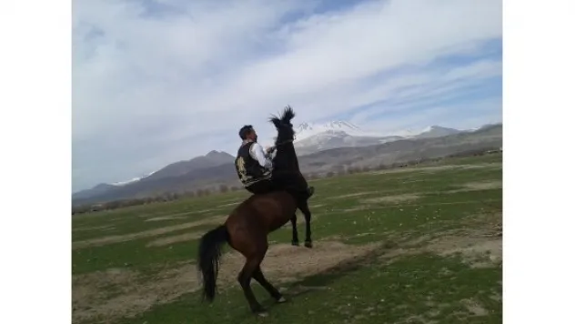 Nevruz çekimlerinde atlı cirit gösterisi yapıldı