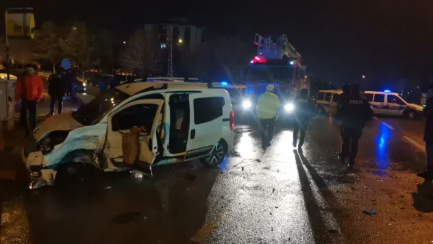 14 aracın karıştığı zincirleme trafik kazası: 3'ü ağır 7 yaralı