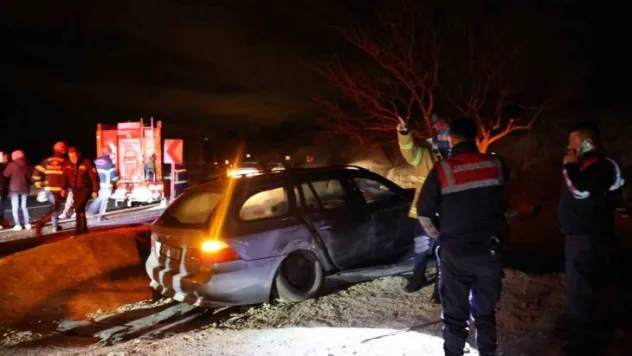 Alem dönüşü otomobil şarampole uçtu: 3 yaralı