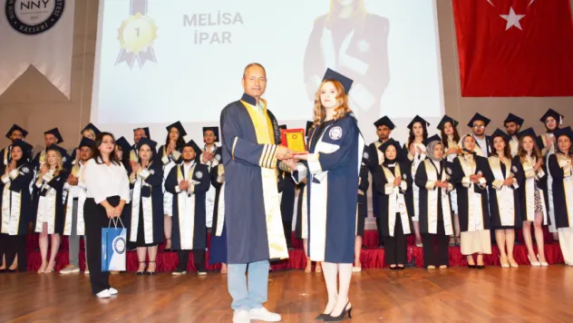 NNYÜ Sağlık Bilimlerinde Mezuniyet Coşkusu