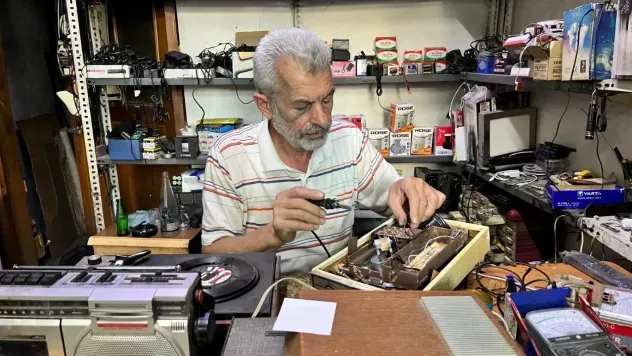 Nostaljik hizmet: Teyp-radyo tamirciliği