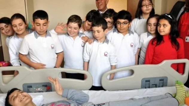 ODTÜ KOLEJİ ÖĞRENCİLERİ, HASTA ARKADAŞLARINA BAYRAM SEVİNCİ YAŞATTI