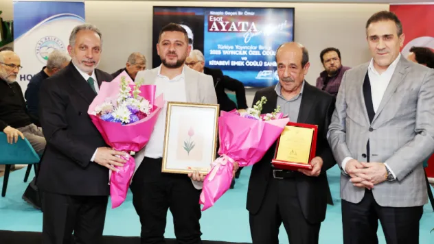 Ödüllü Kitapçı Esat Ayata'ya Onur Gecesi