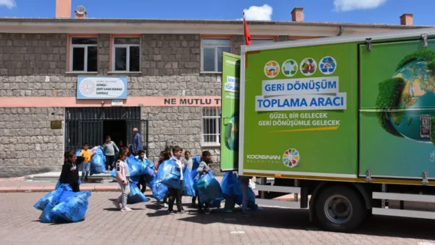 Öğrenciler Geri Dönüşüm İçin Yarıştı