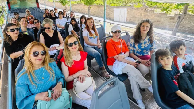 Öğretmen Başkandan Öğretmenlere Jest: Tarihi Ve Turistik Gezi