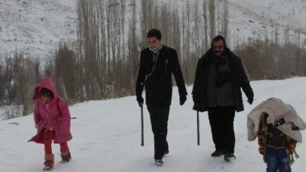 Öğretmenlerden Öğrencilere Sopalı Koruma