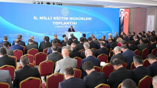 Okul kıyafetlerinde yeni dönem: Maddi külfet oluşturan özel işaretlere yer verilmeyecek