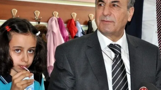 Okul Sütleri Dağıtılıyor