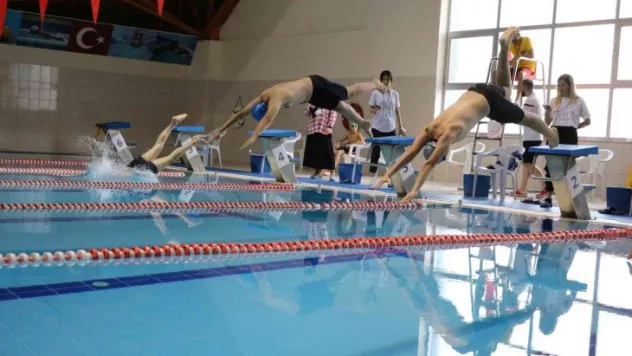 Okullar arası yüzme şampiyonası tamamlandı