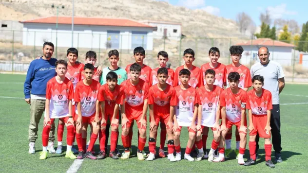 Osman Zeki Yücesan Ortaokulu yarı finallere yükseldi