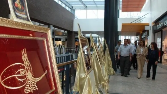 Osmanlı Tuğraları Nakış Olarak İşlendi